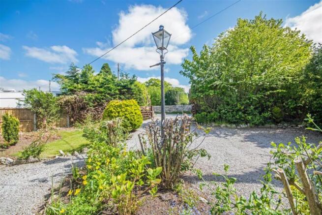 FRONT GARDEN