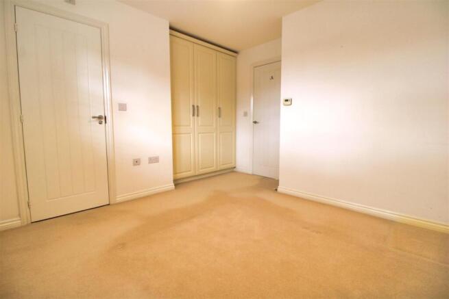 3 bed Semi-Detached to rent Image 11