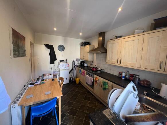 2 bed Flat for sale Image 7