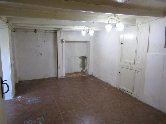 DINING ROOM - room of irregular shape