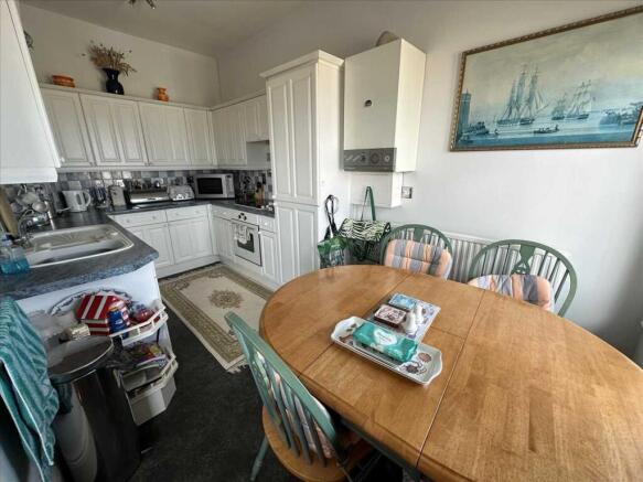 2 bed Flat for sale Image 9