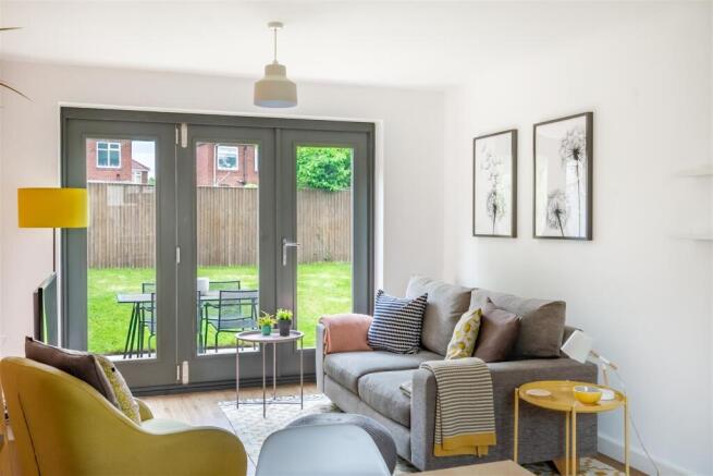 2 bed Semi-Detached to rent Image 6