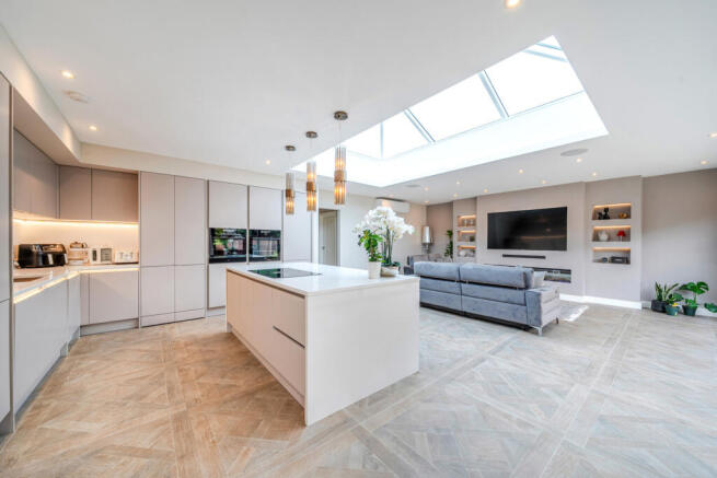 1350226-9-68c30ee...