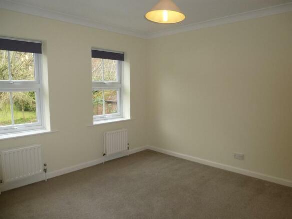 12 Stile Gardens - bedroom2 Feb 19.JPG