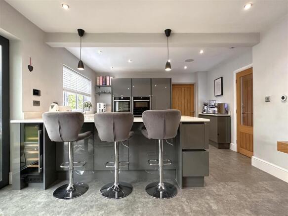 Stunning Dining Kitchen 181