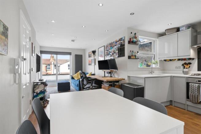 78c Coverton Road SW17 reception 3.jpg