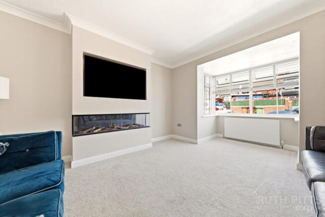 4 bed Detached for sale Image 5