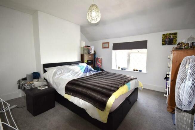 24 Folly Lane North bed.JPG