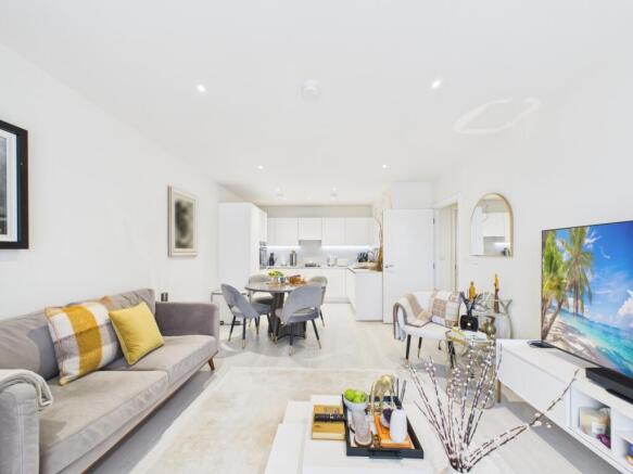 CAM03750G0-PR0085-STILL014