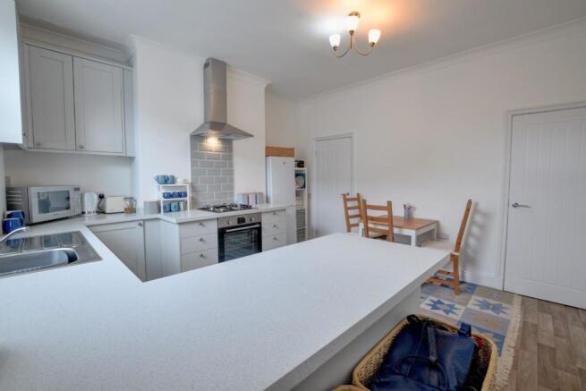 Kitchen 1.jpg