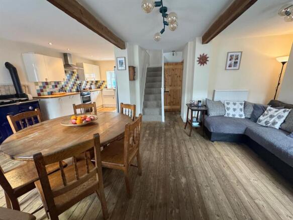 OPEN PLAN KICHEN/ DINING ROOM