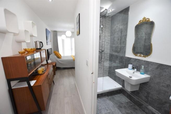 Master Bed/En-Suite