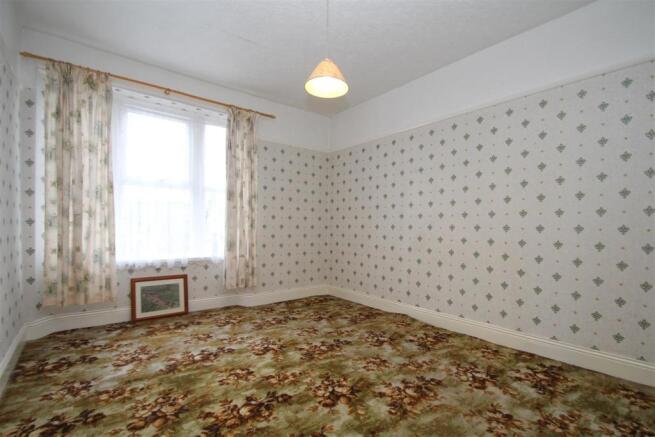 bedroom 1.JPG