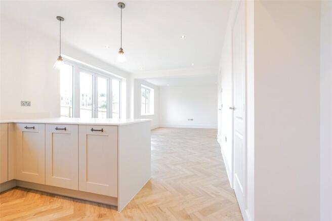 5 bed Detached for sale Image 6