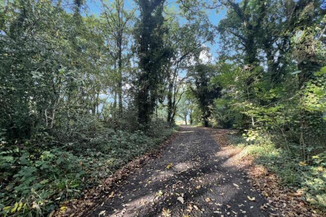 2 Blackham Court Farm Cottages, East Sussex TN7 4DB
