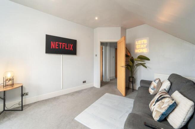 2 bed Flat for sale Image 8