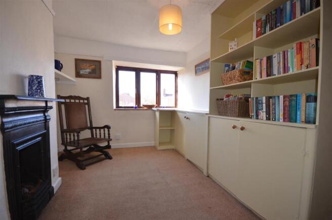 Dressing Room / Study