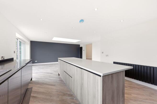 4 bed Detached for sale Image 12
