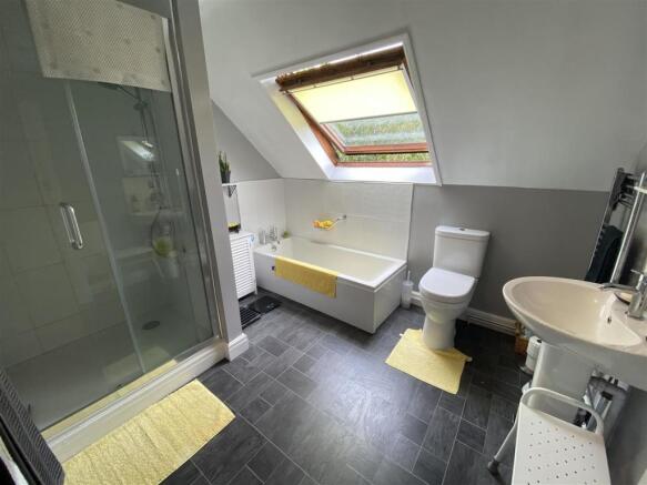 FAMILY BATHROOM
