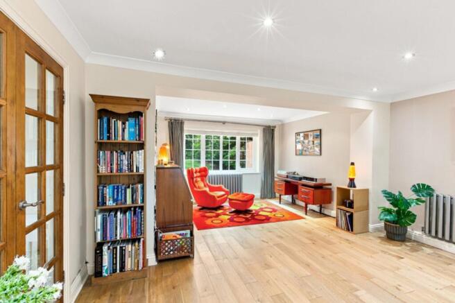 3 bed Semi-Detached for sale Image 4
