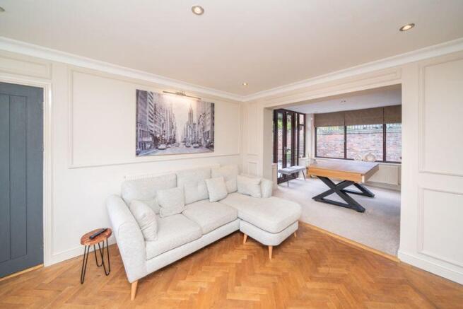 LOUNGE