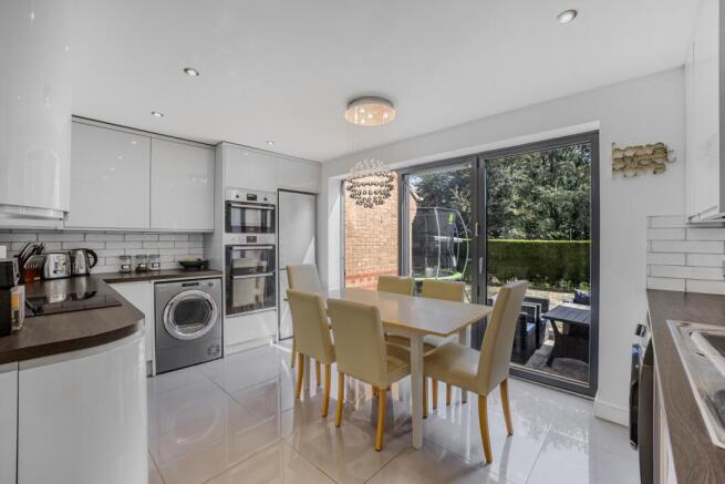 4 bed Link Detached House for sale Image 7
