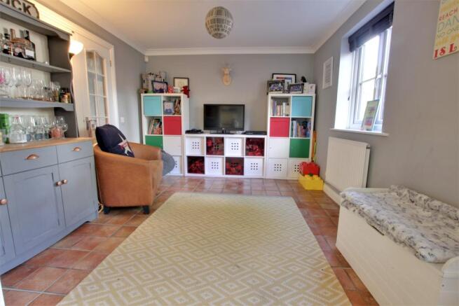 DINING / FAMILY ROOM