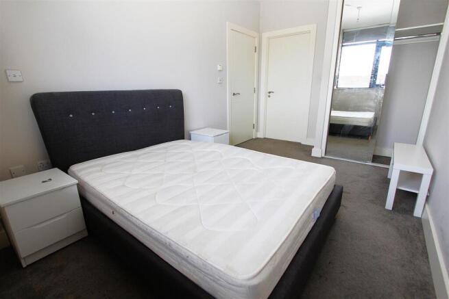 2 bed Flat to rent Image 4