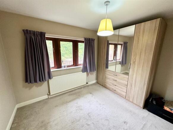 4 bed Detached to rent Image 9