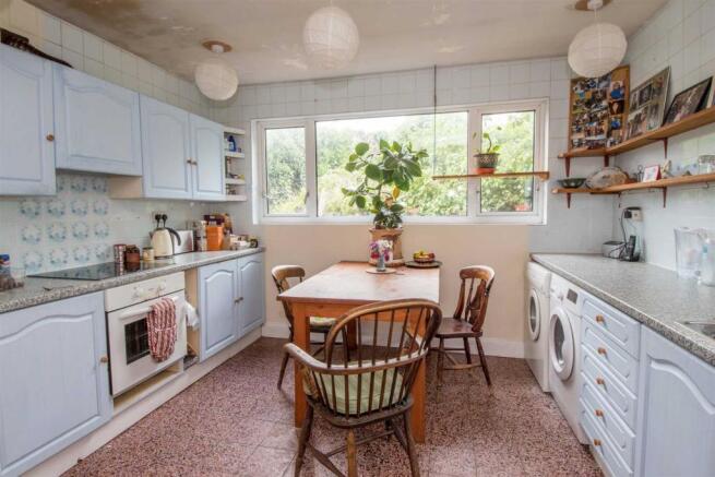 KITCHEN/BREAKFAST ROOM