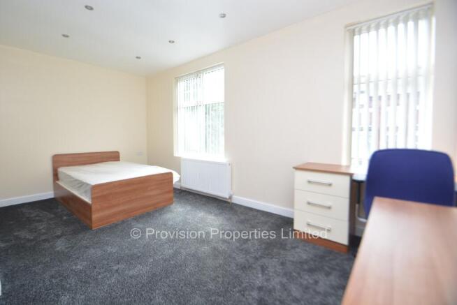 8 bed Semi-Detached to rent Image 9