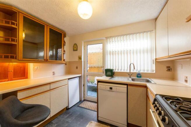 8 Trostrey Close-14.jpg