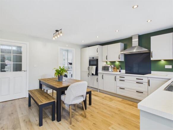 4 bed Detached for sale Image 4