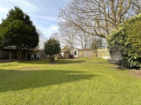 Generous & Private Garden 697