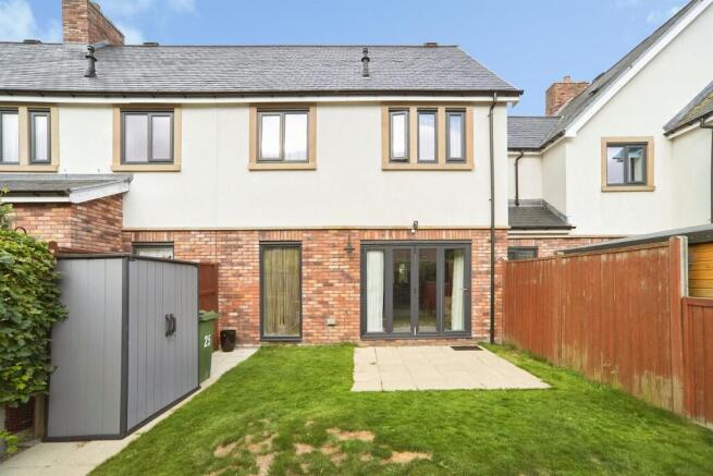 3 bed Terraced for sale Image 11