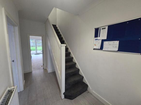 1 bed House Share to rent Image 8