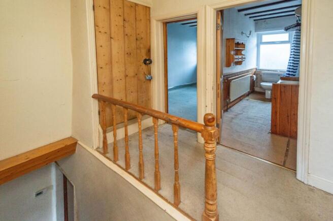 FIRST FLOOR LANDING