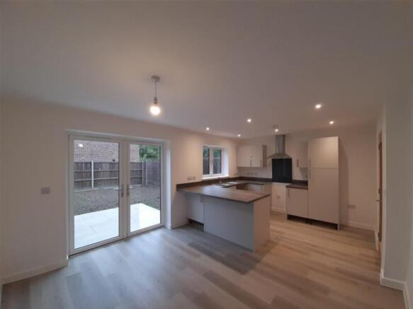 07a6adf2-08a9-4435-a9de-79b5fb105763 (002)