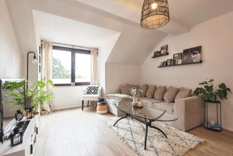 High Street, Shefford, SG17 5DD