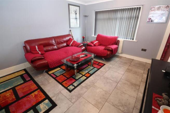 Lounge/ Dining Room