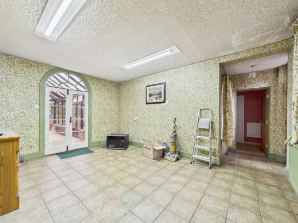 6 bed Detached for sale Image 12