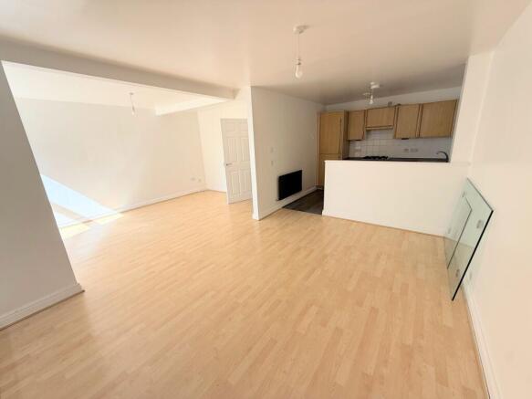 2 bed Flat to rent Image 11