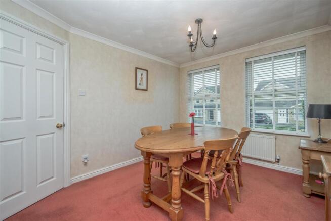 4 bed Detached for sale Image 4