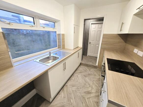 3 bed Terraced to rent Image 11