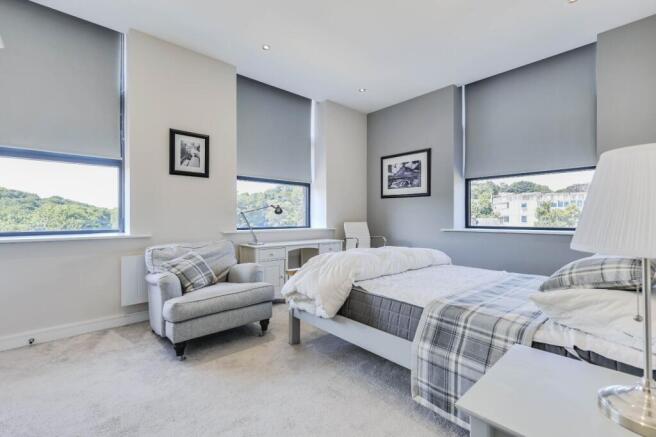 3 bed Flat for sale Image 8