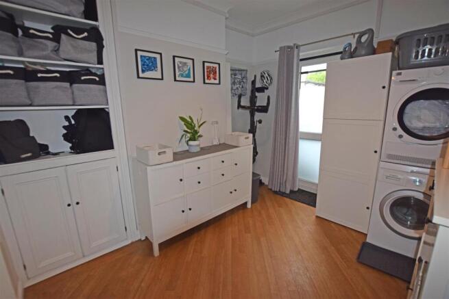 Middle Room.jpg