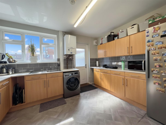 3 bed Terraced for sale Image 3