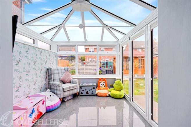 4 bed Detached for sale Image 8
