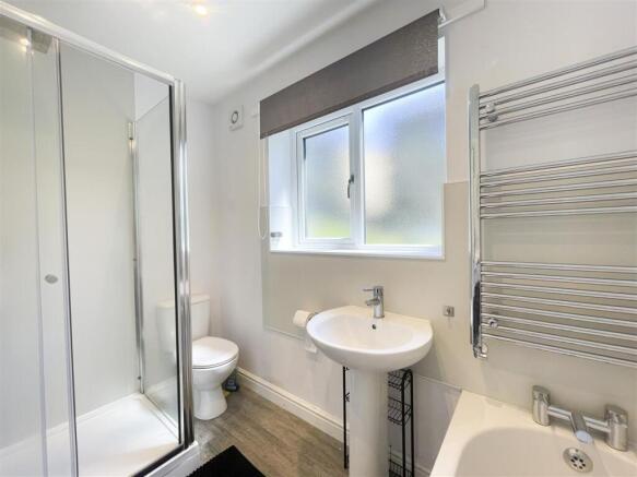 5 bed Detached to rent Image 7