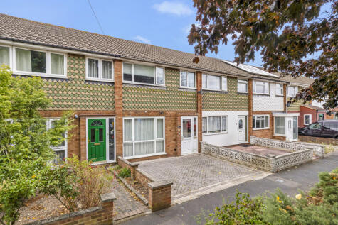 Browne Close, Collier Row, RM5